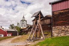 Mijnstad Røros - Mijnstad Røros en de omgeving: De kerk van Røros, op de voorgrond staat de Hyttklokka. De kerk van Røros werd in de 18de...