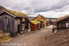 Mijnstad Røros - Mijnstad Røros en de omgeving: De Sleggveien, de Slakstraat, is een straatje in Røros. De laatste bewoner verliet zijn houten huisje...