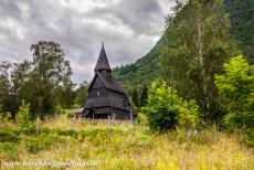 Staafkerk van Urnes - De staafkerk van Urnes werd in 1130 gebouwd op de plek waar al eerder kerken stonden. Er zat honderd jaar tussen de bouw van de eerste en de derde...