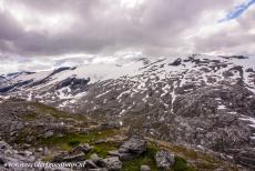 Geirangerfjord en Nærøyfjord - West-Noorse fjorden - Geirangerfjord en Nærøyfjord: De Geirangerfjord wordt omgeven door majestueuze met eeuwige sneeuw bedekte...