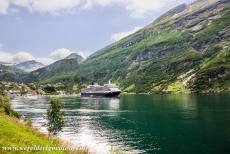 Geirangerfjord en Nærøyfjord - West-Noorse fjorden - Geirangerfjord en Nærøyfjord: De Geirangerfjord is een 15 km lange arm van de Sunnylvsfjorden, die weer...