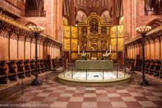 Kathedraal van Roskilde - Het adembenemend altaarstuk van de kathedraal van Roskilde werd&nbsp;rond 1560 vervaardigd in Antwerpen. Het meesterwerk bestaat uit 21 vergulde...