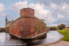 Kasteel Kronborg - Kasteel Kronborg werd gebouwd om de smalle Øresund te domineren. De bastions van kasteel Kronborg werden zo gebouwd, dat de vestingwerken...