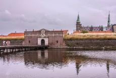 Kasteel Kronborg - Kasteel Kronborg: De Donkere Poort is de hoofdpoort van het kasteel, ze voert via een donkere tunnel naar de voorhof, de hoofdpoort en...