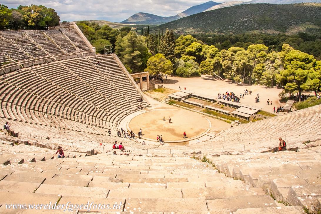 Heiligdom van Asklepios in Epidaurus - Heiligdom van Asklepios in Epidaurus: Het heiligdom in Epidaurus is tegenwoordig het bekendst door het theater. Het podium van het theater in...