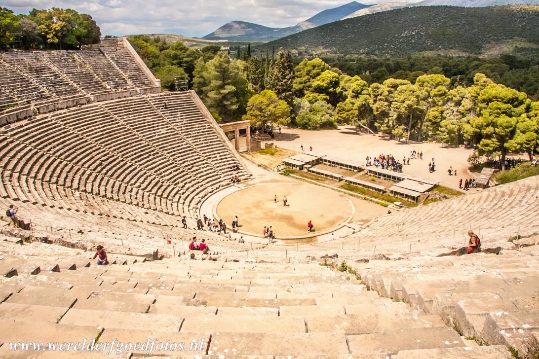 Heiligdom van Asklepios in Epidaurus - Heiligdom van Asklepios in Epidaurus: Het heiligdom in Epidaurus is tegenwoordig het bekendst door het theater. Het podium van het theater in... Heiligdom van Asklepios in Epidaurus - Heiligdom van Asklepios in Epidaurus: Het heiligdom in Epidaurus is tegenwoordig het bekendst door het theater. Het podium van het theater in...