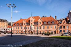 Vlootbasis Karlskrona - Vlootbasis Karlskrona: Een van de gebouwen aan het Grote Plein van Karlskrona. Aan het Grote Plein zouden schitterende gebouwen worden gebouwd,...