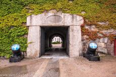 Vlootbasis Karlskrona - Vlootbasis Karlskrona: De Leeuwenpoort is de hoofdingang van fort Kungsholm. In 1680 werd de stad Karlskrona gebouwd om dienst te...