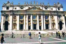 Vaticaanstad - Vaticaanstad: De Sint-Pietersbasiliek staat in Vaticaanstad, de pauselijke enclave midden in de stad Rome. De...
