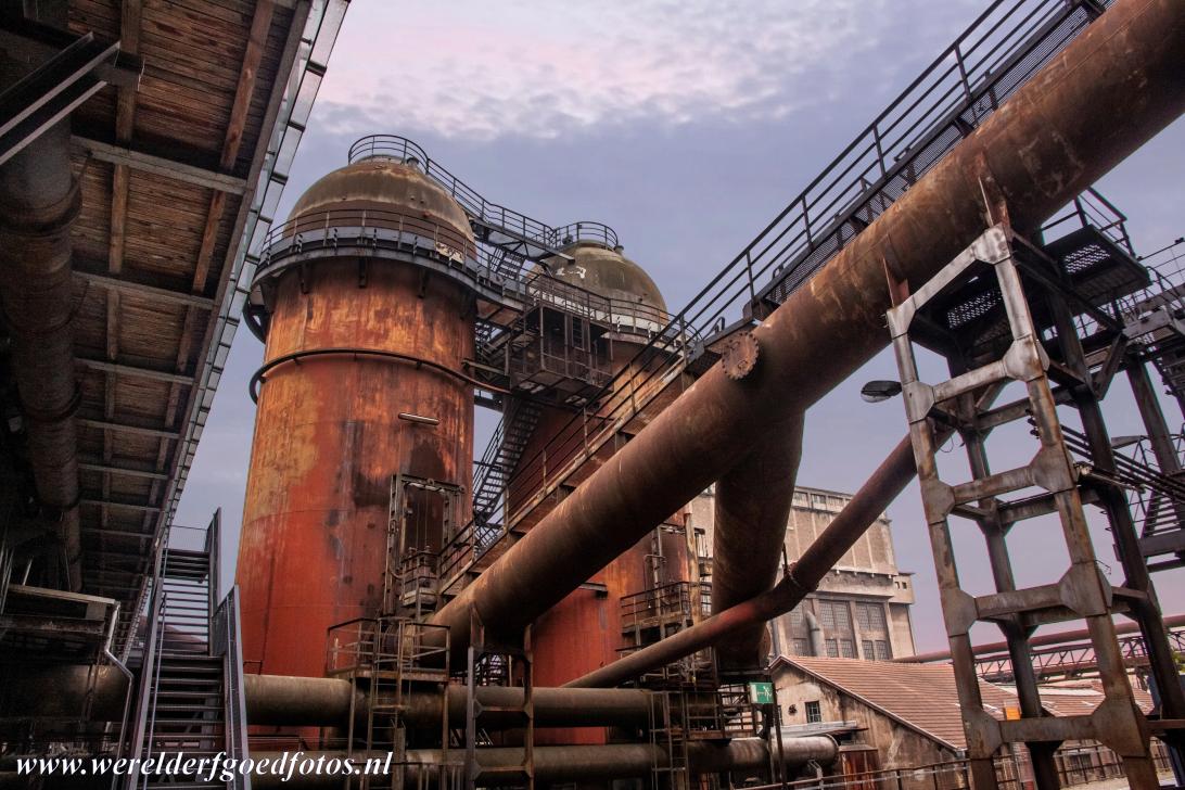 IJzersmelterij van Völklingen - De Völklinger Hütte is een voormalige ijzersmelterij in de Duitse stad Völklingen, het is het enige overgebleven... IJzersmelterij van Völklingen - De Völklinger Hütte is een voormalige ijzersmelterij in de Duitse stad Völklingen, het is het enige overgebleven...