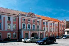 Historisch centrum van Tallinn - Historisch centrum van Tallinn: Het rose parlementsgebouw van Estland werd in 1920 gebouwd op de binnenplaats van het Toompea kasteel,...