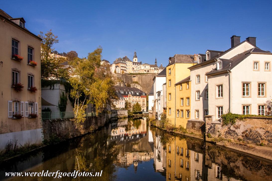 Vestingwerken van de stad Luxemburg - De oude wijken en vestingwerken van de stad Luxemburg: Uitzicht op de historische binnenstad van Luxemburg vanaf de Grund, de... Vestingwerken van de stad Luxemburg - De oude wijken en vestingwerken van de stad Luxemburg: Uitzicht op de historische binnenstad van Luxemburg vanaf de Grund, de...