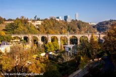 Vestingwerken van de stad Luxemburg - De oude wijken en vestingwerken van de stad Luxemburg: De Pont Adolphe, de Adolfsbrug. De stenen boogbrug is vernoemd naar Groothertog Adolphe,...