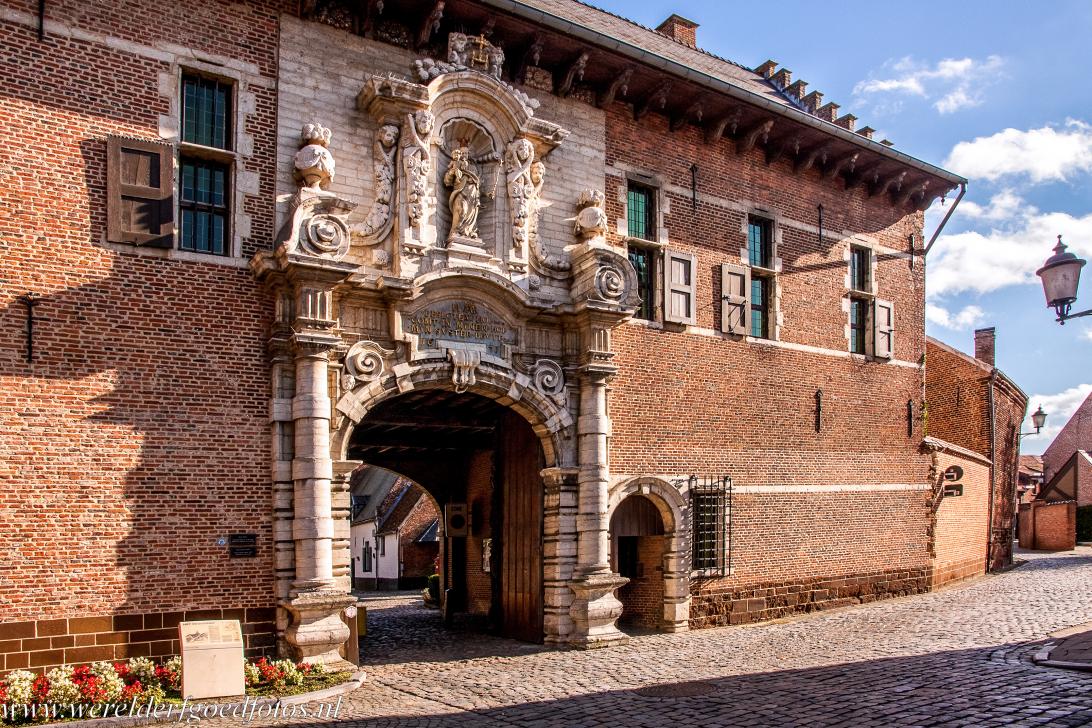 Flemish Béguinage in Diest - The Baroque main entrance of the Flemish Béguinage in Diest was built in 1671 and is adorned with a niche housing a statue of the... Flemish Béguinage in Diest - The Baroque main entrance of the Flemish Béguinage in Diest was built in 1671 and is adorned with a niche housing a statue of the...