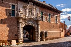 Flemish Béguinage Diest - Flemish Béguinage of Diest: The Baroque main entrance was built in 1671 and is adorned with a niche housing a statue of...