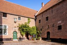 Vlaams Begijnhof van Diest - Vlaams Begijnhof van Diest: Nicolaas van Essche (1507-1578) was de pastoor van het begijnhof, in 1540 liet hij de begijnenhuizen afbreken en...