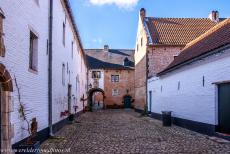 Vlaams Begijnhof van Diest - Een toegangspoortje in het Begijnhof van Diest, een goed bewaard gebleven stadsbegijnhof. In vergelijking met andere begijnhoven,...