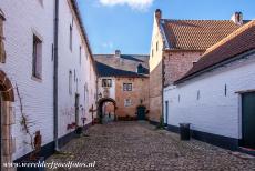 Flemish Béguinage Diest - Flemish Béguinage of Diest: One of the gates is adorned with a niche housing a statue of a saint. The Béguinage...