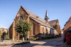 Flemish Béguinage in Diest - The Gothic St. Catherine's Church stands in the centre of the Flemish Béguinage of Diest. The church was built using typical... Flemish Béguinage in Diest - The Gothic St. Catherine's Church stands in the centre of the Flemish Béguinage of Diest. The church was built using typical...
