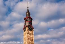Vlaams Begijnhof Sint Truiden - Buiten het begijnhof van Sint Truiden staat in het historische centrum van de stad Sint Truiden een belfort, deze slanke klokkentoren...