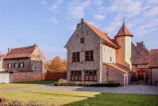 Vlaams Begijnhof Sint Truiden - Het Torenhuis was vermoedelijk de residentie van de grootmeesteres van het Vlaams Begijnhof van Sint Truiden. Op een muuranker van het...