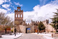 Oude stad van Ávila - Oude stad van Ávila en de kerken buiten de muren: De Puerta del Carmen, de Carmen Poort, en haar toren. De zuidkant van de... Oude stad van Ávila - Oude stad van Ávila en de kerken buiten de muren: De Puerta del Carmen, de Carmen Poort, en haar toren. De zuidkant van de...