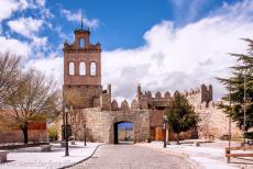 Old Town of &Aacute;vila - Old Town of &Aacute;vila with its Extra-Muros Churches: The Puerta del Carmen, or Carmen Gate, and its tower. The bell gable of this tower is the...