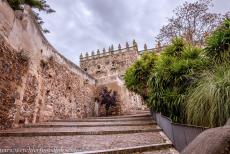 Oude stad van Cáceres - Oude stad van Cáceres: Het Las Veletaspaleis staat ook bekend als het paleis van de Windvanen. Dit unieke renaissancepaleis werd in de 16de... Oude stad van Cáceres - Oude stad van Cáceres: Het Las Veletaspaleis staat ook bekend als het paleis van de Windvanen. Dit unieke renaissancepaleis werd in de 16de...