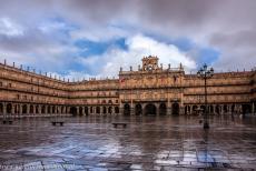 Oude stad van Salamanca - De Oude stad van Salamanca: Het stadhuis aan de Plaza Mayor, het hoofdplein van Salamanca. Het stadhuis werd gebouwd in de barokstijl,...
