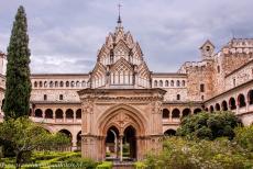 Royal Monastery of Guadalupe - Royal Monastery of Santa Maria de Guadalupe: The Fountain House in the courtyard was built in the Plateresque style. After...