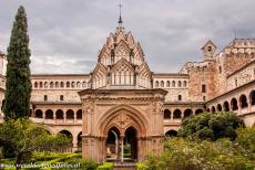 Royal Monastery of Guadalupe - Royal Monastery of Santa Maria de Guadalupe: The Fountain House in the courtyard was built in the Plateresque style. After...