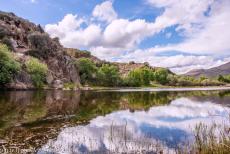 Prehistorische rotstekeningen in de Côa Vallei - Prehistorische rotskunst in de Côa Vallei: De Côa Vallei en de rivier de Côa bij Muxagata. De Côa Valley is een afgelegen... Prehistorische rotstekeningen in de Côa Vallei - Prehistorische rotskunst in de Côa Vallei: De Côa Vallei en de rivier de Côa bij Muxagata. De Côa Valley is een afgelegen...