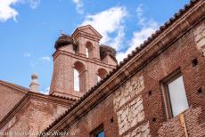 Universiteit en van Alcalá de Henares - Universiteit en historische parochie van Alcalá de Henares: Alcalá de Henares is beroemd om de enorme populatie witte ooievaars, die...