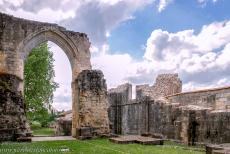 Routes in Frankrijk naar Santiago de Compostela - Pelgrimsroutes in Frankrijk naar Santiago de Compostela: De ruïne van de Benedictijner Abdij van Grande-Sauve, ook bekend als de... Routes in Frankrijk naar Santiago de Compostela - Pelgrimsroutes in Frankrijk naar Santiago de Compostela: De ruïne van de Benedictijner Abdij van Grande-Sauve, ook bekend als de...