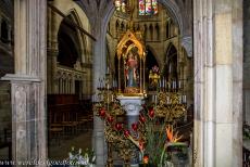 Routes in Frankrijk naar Santiago de Compostela - Pelgrimsroutes in Frankrijk naar Santiago de Compostela: De Basiliek Notre-Dame de L'Epine. De basiliek herbergt een 15de eeuws koorhek met... Routes in Frankrijk naar Santiago de Compostela - Pelgrimsroutes in Frankrijk naar Santiago de Compostela: De Basiliek Notre-Dame de L'Epine. De basiliek herbergt een 15de eeuws koorhek met...