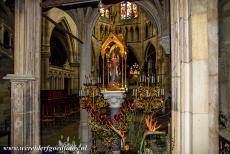 Routes in Frankrijk naar Santiago de Compostela - Pelgrimsroutes in Frankrijk naar Santiago de Compostela: De Basiliek Notre-Dame de L'Epine. De basiliek herbergt een 15de eeuws koorhek met...