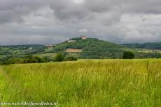 Routes in Frankrijk naar Santiago de Compostela - De pelgrimsroutes in Frankrijk naar Santiago de Compostela: De basiliek en de heuvel la Colline Eternelle in Vézelay....