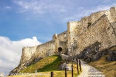 Levoča, Spišský Hrad en bijbehorende monumenten - Levoča, Spišský Hrad en bijbehorende cultuurmonumenten: De entreepoort van Spišský Hrad. Dankzij de hoge...