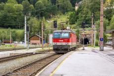 Semmeringspoorlijn - Semmeringspoorlijn: De oude Semmering tunnel ligt naast het treinstation van Semmering. Het dorp ligt op het hoogste punt van de...
