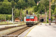 Semmeringspoorlijn - Semmeringspoorlijn: De oude Semmering tunnel ligt naast het treinstation van Semmering. Het dorp ligt op het hoogste punt van de...