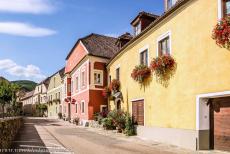 Cultuurlandschap van Wachau - Cultuurlandschap Wachau: Een straatje in het pittoreske Oostenrijkse dorpje Wei&szlig;enkirchen in de Wachauvallei. Wei&szlig;enkirchen is omgeven...
