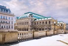 Historisch centrum van Wenen - Historisch centrum van Wenen: De Weense Staatsopera gezien vanaf het Albertina Terras. Het Albertina Terras ligt naast het Albertina Museum....