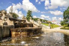  Historisch centrum van Český Krumlov - Historisch centrum van Český Krumlov: De barokke cascadefontein in de tuinen van het kasteel van Český Krumlov. De...