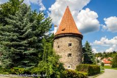 Historisch centrum van Český Krumlov - Historisch centrum van Český Krumlov: Een middeleeuwse wachttoren, een cilindrische toren, werd gebouwd rond 1500 als onderdeel...