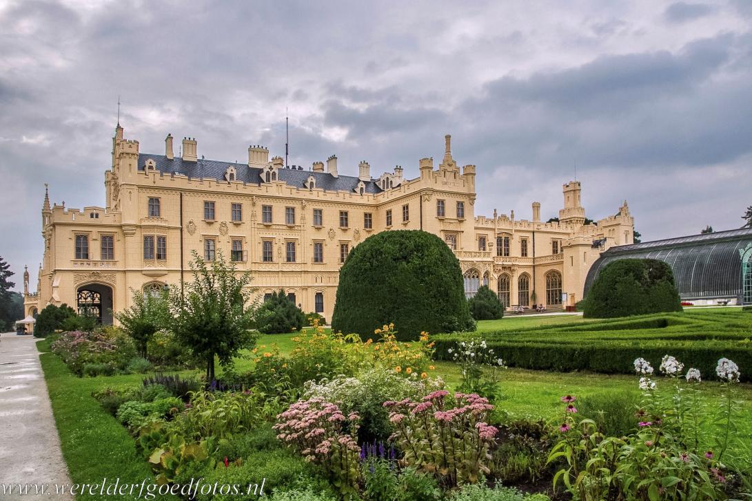Cultuurlandschap van Lednice-Valtice - Cultuurlandschap van Lednice-Valtice: Het Zámek Lednice is het kasteel van Lednice. De prinsen van Liechtenstein kregen in 1249... Cultuurlandschap van Lednice-Valtice - Cultuurlandschap van Lednice-Valtice: Het Zámek Lednice is het kasteel van Lednice. De prinsen van Liechtenstein kregen in 1249...