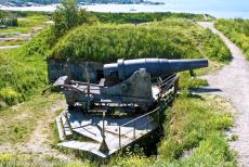 Fortress of Suomenlinna - Fortress of Suomenlinna: The guns facing west are a reminder of the period under Russian rule between 1808 and 1918. The fortress fell into...