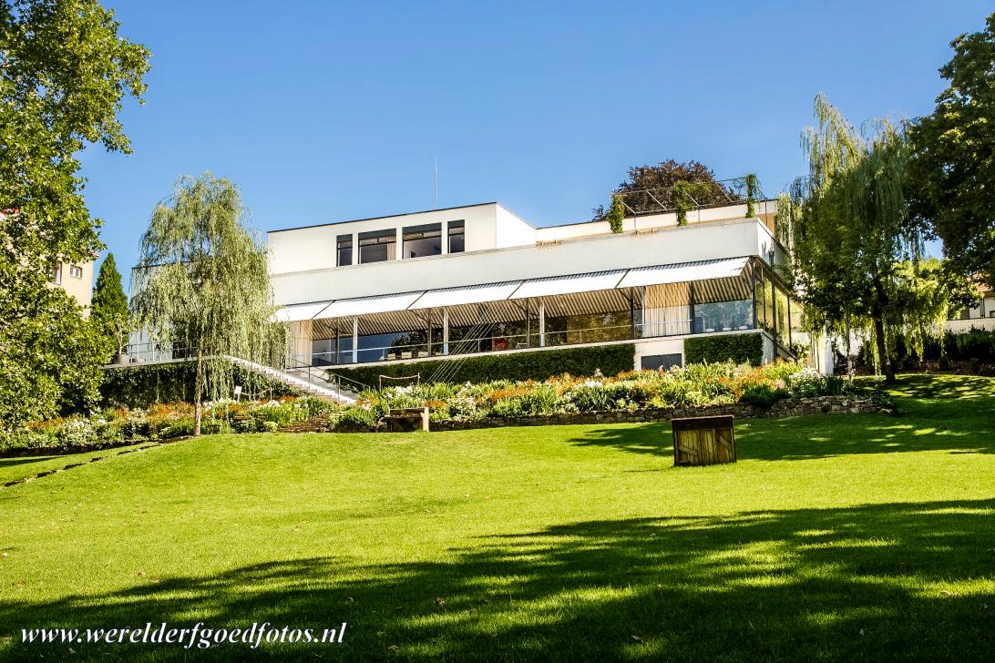 Tugendhat Villa in Brno - De Tugendhat Villa werd in opdracht van de familie Tugendhat ontworpen door Mies van der Rohe. De Tugendhat Villa is een uniek werk van design en... Tugendhat Villa in Brno - De Tugendhat Villa werd in opdracht van de familie Tugendhat ontworpen door Mies van der Rohe. De Tugendhat Villa is een uniek werk van design en...