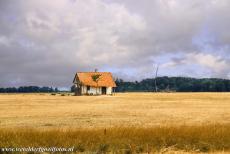 Nationaal Park Hortobágy - de Puszta - Een herdershut met een karakteristieke waterput op de poesta, het droogste en zonnigste deel van Hongarije. Nationaal Park...