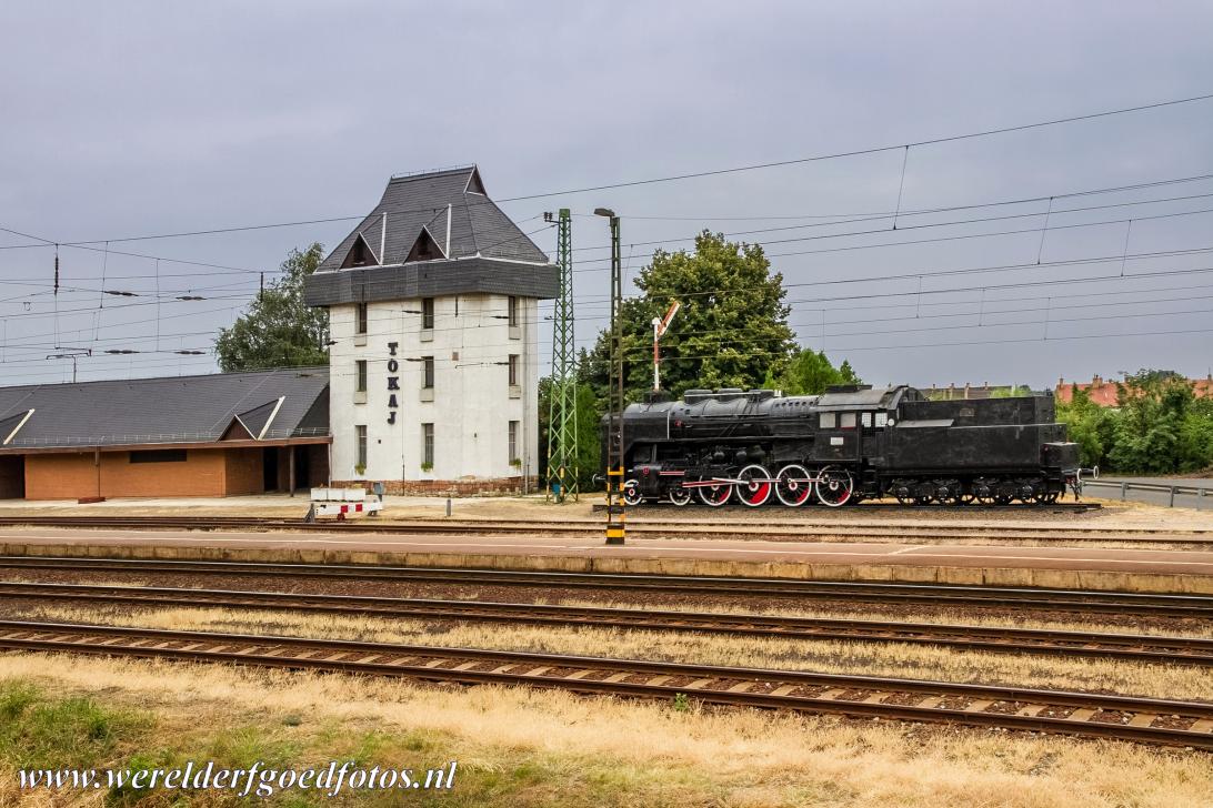 Tokaj wijnstreek - Historisch cultuurlandschap van de Tokaj: De No. 424,353 'Buffalo', een van de meest beroemde Hongaarse stoomlocomotieven, staat op het... Tokaj wijnstreek - Historisch cultuurlandschap van de Tokaj: De No. 424,353 'Buffalo', een van de meest beroemde Hongaarse stoomlocomotieven, staat op het...
