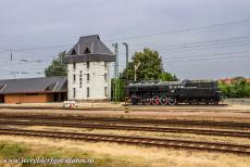 Tokaj wijnstreek - Historisch cultuurlandschap van de Tokaj: De No. 424,353 'Buffalo', een van de meest beroemde Hongaarse stoomlocomotieven, staat op het...